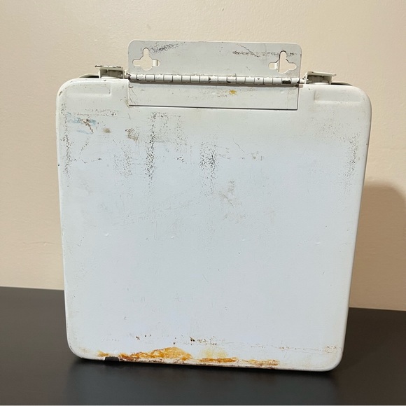 Vintage Hart Wall Mounted First Aid Kit with Original Partial Supplies - Picture 12 of 14